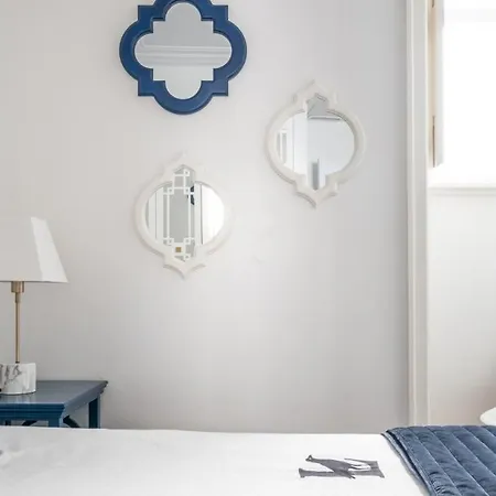 Plum Guide - Navy Wheel Apartment Lisbon